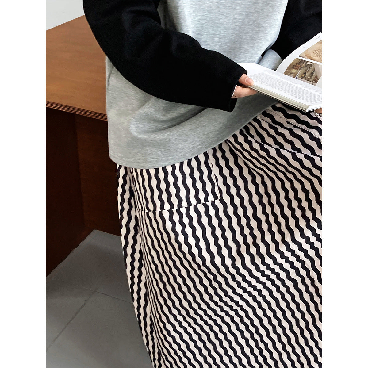 Artistic Vertical Striped Skirt Spring A line Large Hem Mid Length Skirt